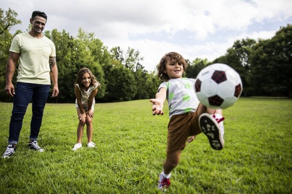嘉正网 当代教育是完全处于家长、社会监控之下的“生态箱”