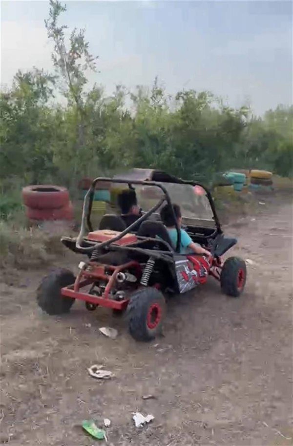 正中优配 男子五一到南阳玩卡丁车致腿部骨折，当事人称景区暂未垫付医疗费用，景区回应