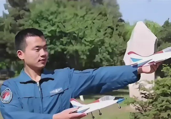 浩广配资 航天英雄宋令东回家！老家像过年，妈妈要包他最爱吃的三鲜馅水饺