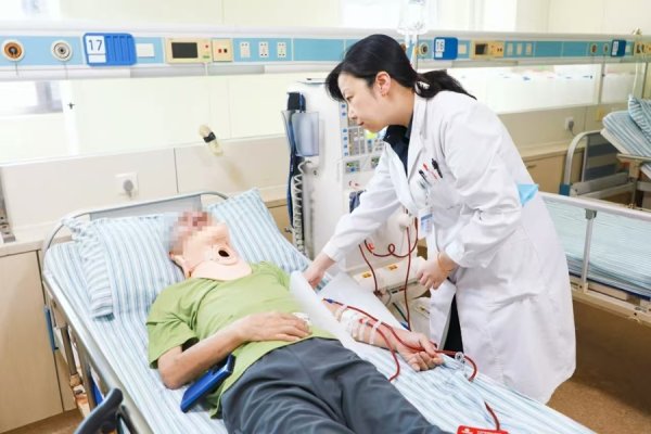 米牛金融 尿毒症患者头晕手麻背后竟藏隐患，上海医生协作精准破局