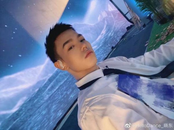 股神配资 舞者解晓东去世，其哥哥发声：解晓东去年摔伤脑部后重度昏迷，目前正忙于他的身后事；家人曾发文公开求助